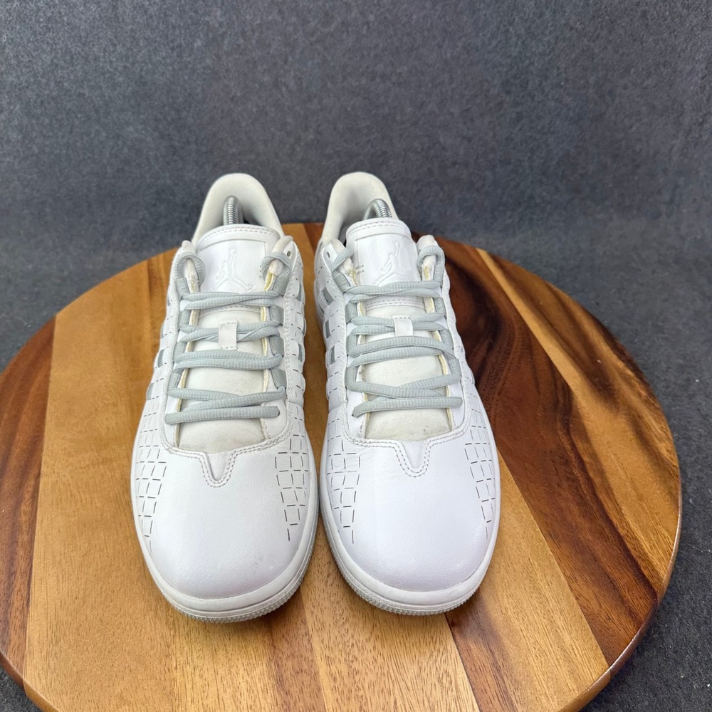 Jordan Illusion Low Mens White Wolf Grey Leather Sneakers 705146-100 Size 9 - Picture 4 of 11